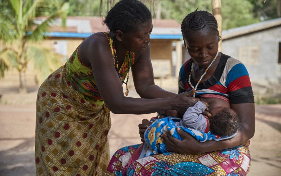 On 3 April, (right) Zainab Kamara, supported by her mother, breastfeeds one of her twin sons, 3-month-old Alhassan Cargo, in Karineh Village in Magbema Chiefdom, Kambia District. The community health worker in the village is among the estimated 15,000 in the country helping to bringing life-saving health services to their communities. In March/April 2017 in Sierra Leone, progress in key children’s rights, including in child survival and primary education, continues in the country. The Government also continues to make strides towards providing affordable, quality health care and improving maternal and child health services. However, despite these achievements, many children still lack access to essential services and safe water and sanitation, and maternal and child mortality remain key concerns. The country has one of the highest maternal and under-5 mortality rates in the world (at 1,360 deaths per 100,000 live births and 120 deaths per 1,000 live births). To help address the issue, UNICEF is working with the Government and other partners to facilitate the delivery of quality health care, especially maternal, newborn and child health services. As part of this effort, UNICEF, with funding from the EU, is supporting the construction and rehabilitation of health facilities, training for health workers, and the provision of equipment and medical supplies training for and the provision of equipment and medical supplies and, is supporting construction EU support also focuses on the country’s Free Health Care Initiative, which includes the provision of free medical supplies to ensure that pregnant women deliver safely, and free medicine for pregnant women, lactating mothers and children under the age of 5. An estimated 15,000 community health workers (CHWs) in the country, through the Government-led CHW programme, are also helping to bringing life-saving health services to their communities.